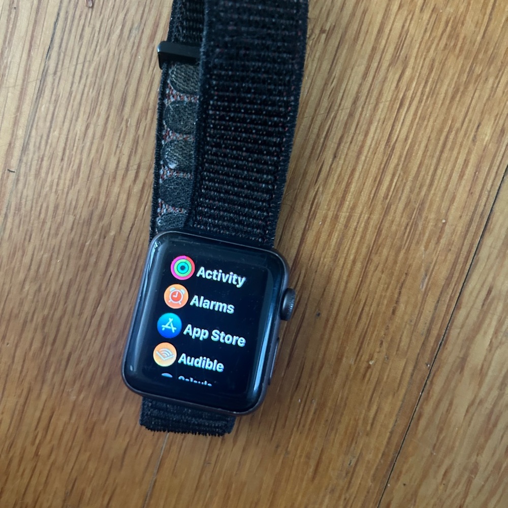 Apple Watch Series 3, 38 mm – Works great and includes charging cord!